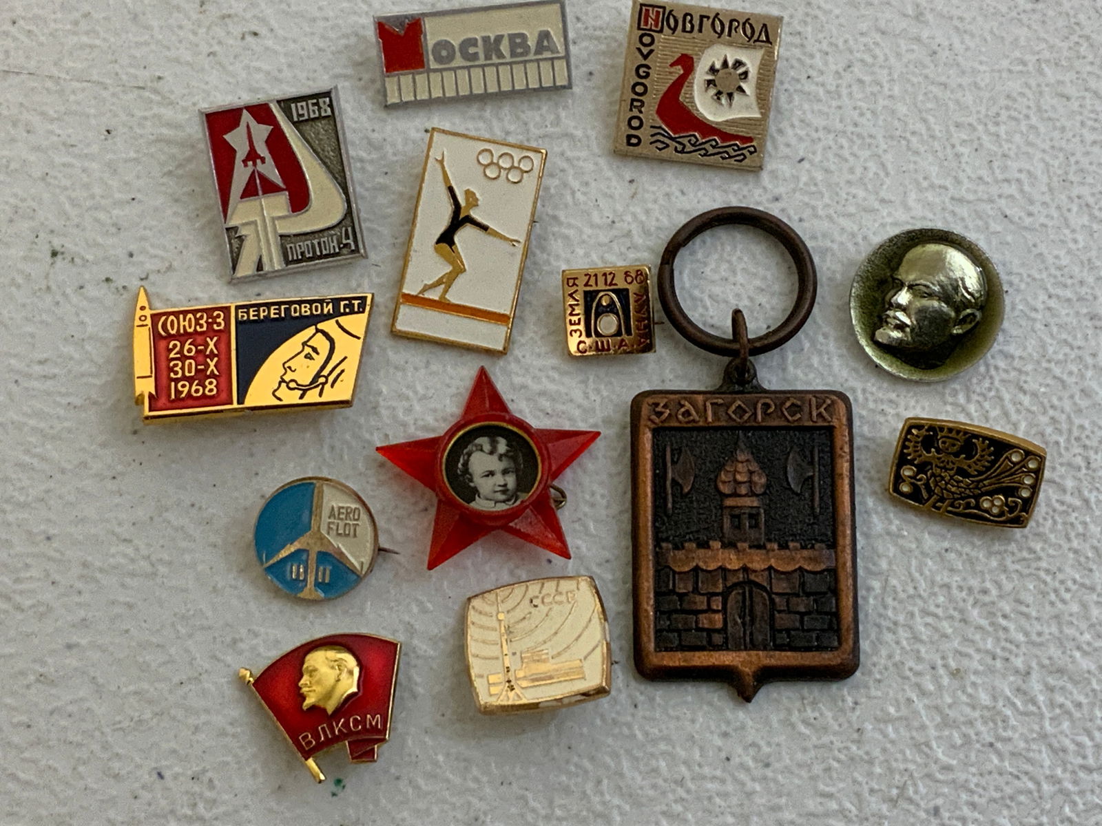 USSR SOVIET SOCIALIST PINS BADGES (1 of 2)