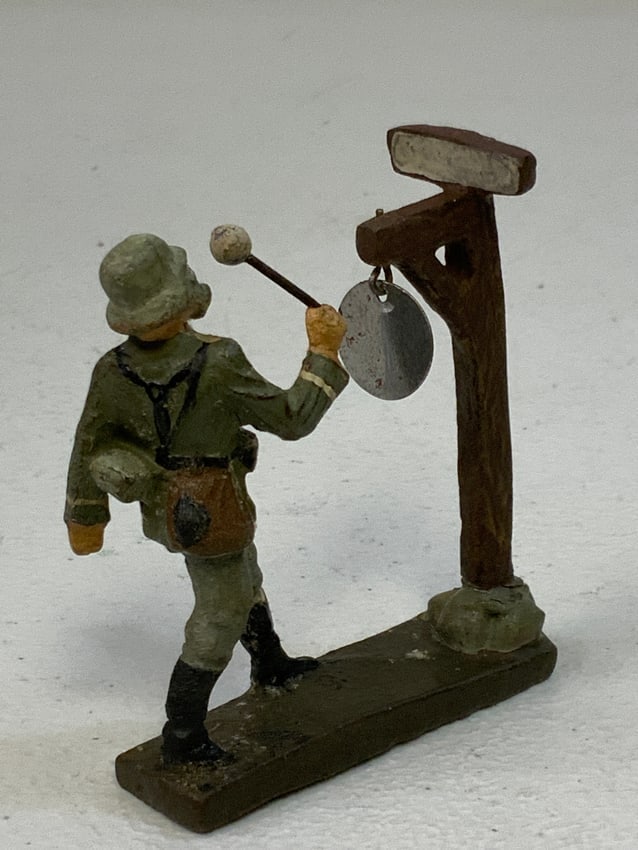 GERMAN NAZI PERIOD LINEOL / ELASTOLIN TOY SOLDIER ARMY MUSICIAN (1 of 4)