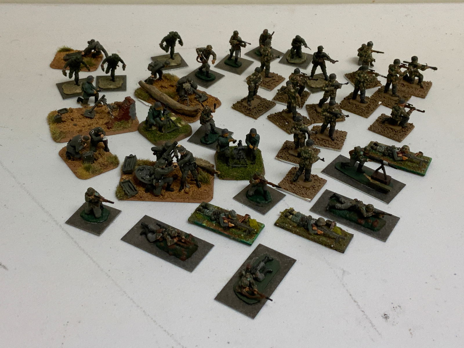 LARGE LOT OF PAINTED TOY SOLDIERS - WWII GERMAN (1 of 6)
