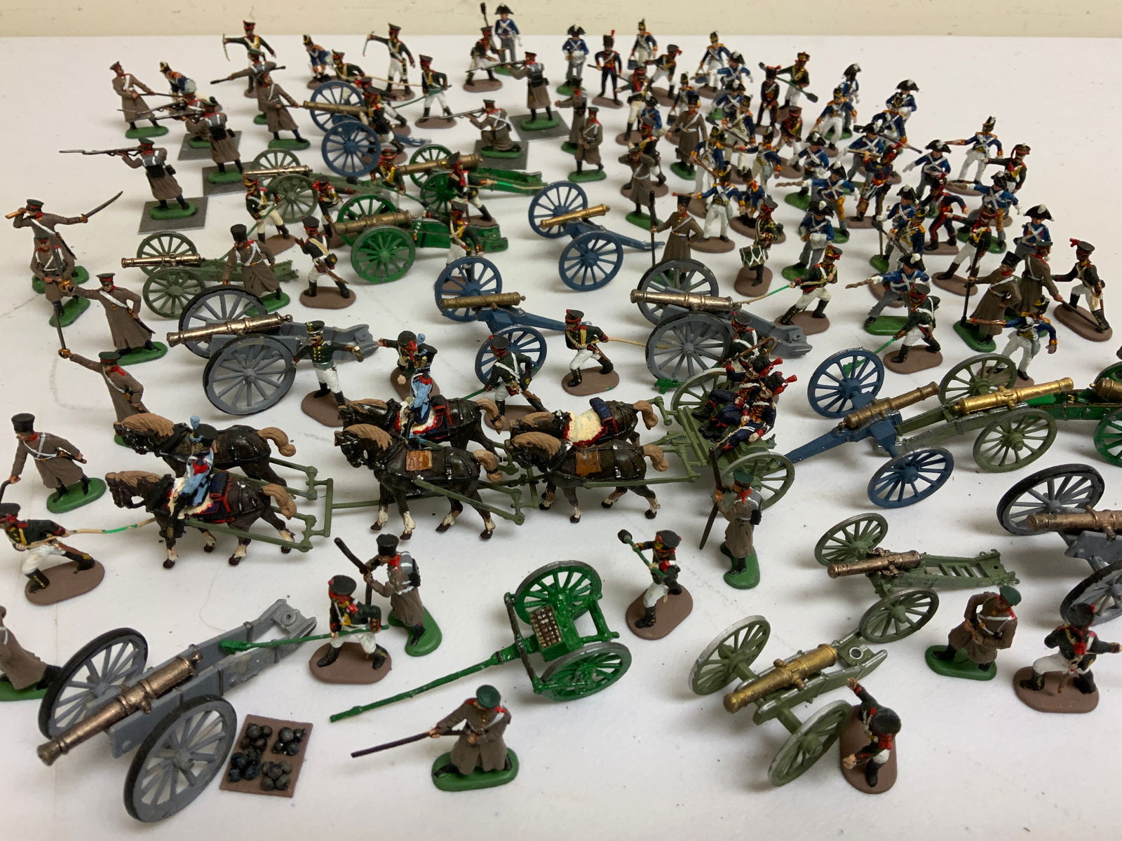 NAPOLEONIC WARS MINIATURES LARGE LOT PAINTED TOY SOLDIERS AND CANNONS (1 of 7)