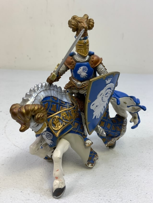 MEDIEVAL KNIGHT ON HORSE FIGURINE (1 of 8)