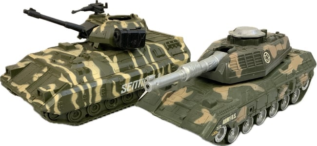 VINTAGE TOY TANK MODELS (1 of 4)