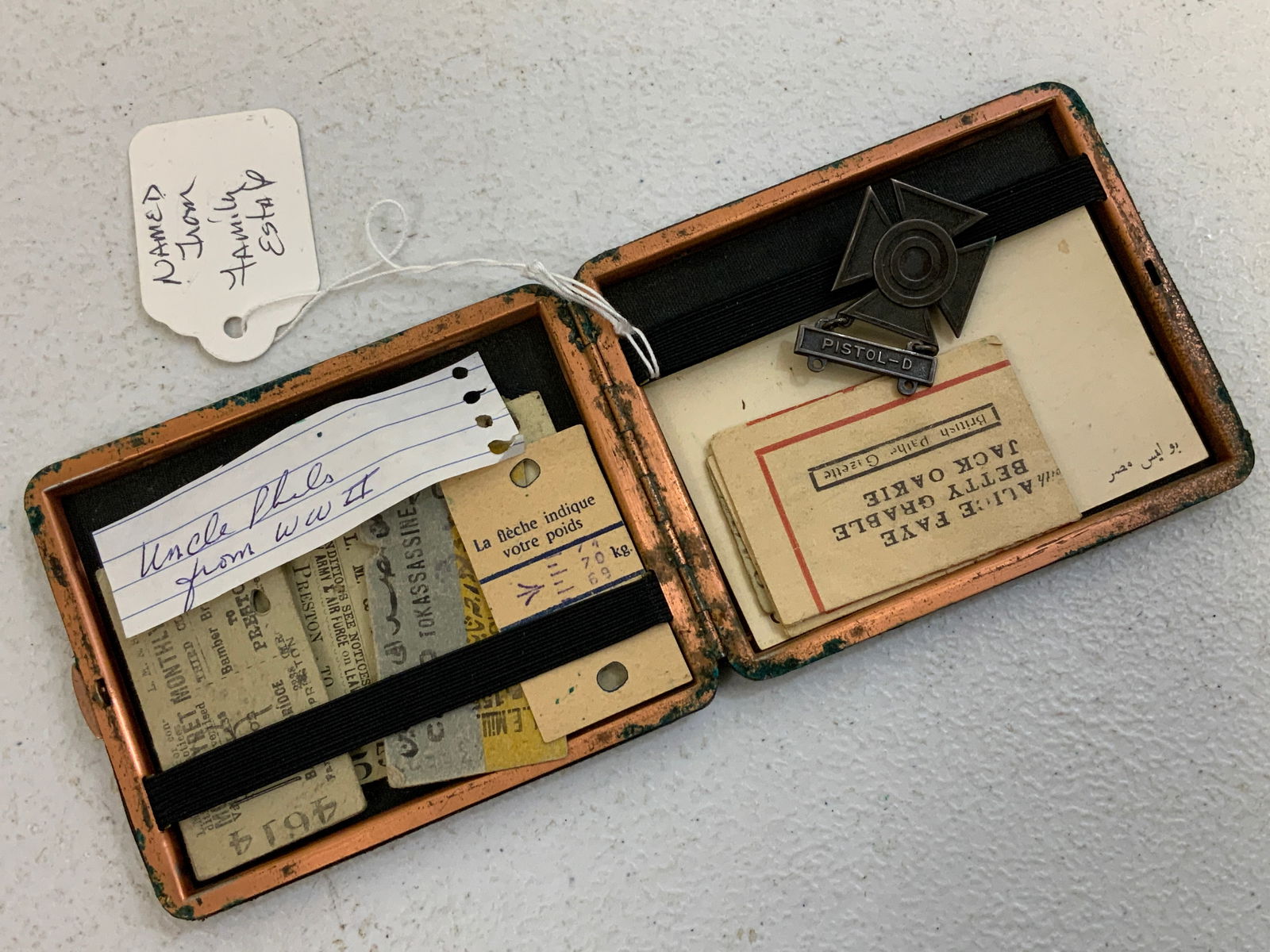 WWII US VETERAN'S CIGARETTE CASE WITH BADGE AND PAPER CONTENTS (1 of 4)