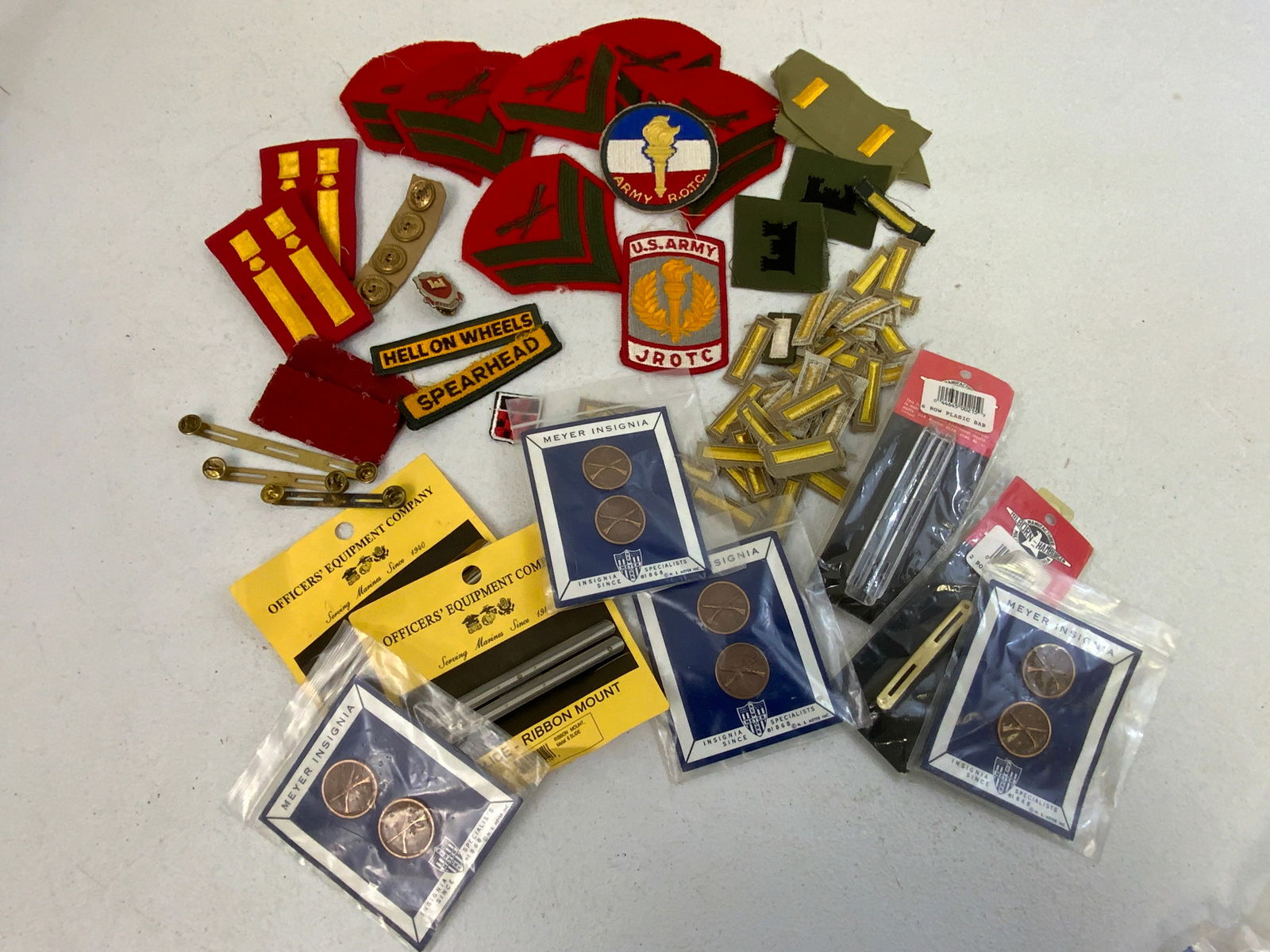 USA MILITARY INSIGNIA AND PATCHES (1 of 1)