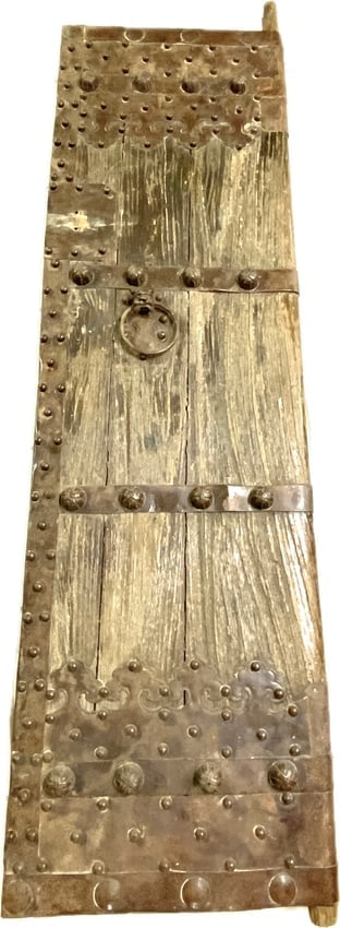 VERY OLD ANTIQUE ARMORED IRON BOUND MEDIEVAL OAK REINFORCED DOOR: ANTIQUE IRON BOUND MEDIEVAL OAK REINFORCED DOOR. VERY RARE AND UNIQUE FIND. NORTHERN EUROPE. CIRCA 13-15 CENTURY. OLD WOOD SHOWS GREAT AGE AND IS APPROX 2" THICK. REINFORCED WITH HEAVY IRON. COVERED W