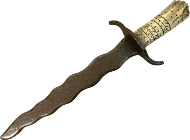 ANTIQUE BALTIC OR SCANDINAVIAN LARGE HAND FORGED DAGGER KNIFE WITH BONE HANDLE (1 of 13)