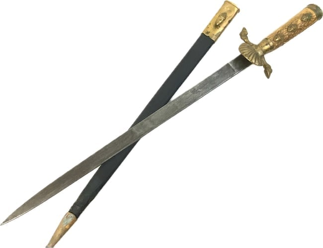 ANTIQUE GERMAN HUNTING SHOOTING CLUB DAGGER HIRSCHFANGER EICKHORN: ANTIQUE GERMAN HUNTING SHOOTING CLUB DAGGER HIRSCHFANGER WITH ETCHED BLADE . NICE EXAMPLE. ETCHED BLADE IS DARK WITH MAKER MARK. STAG GRIP. 22" LONG WITH 16" LONG BLADE