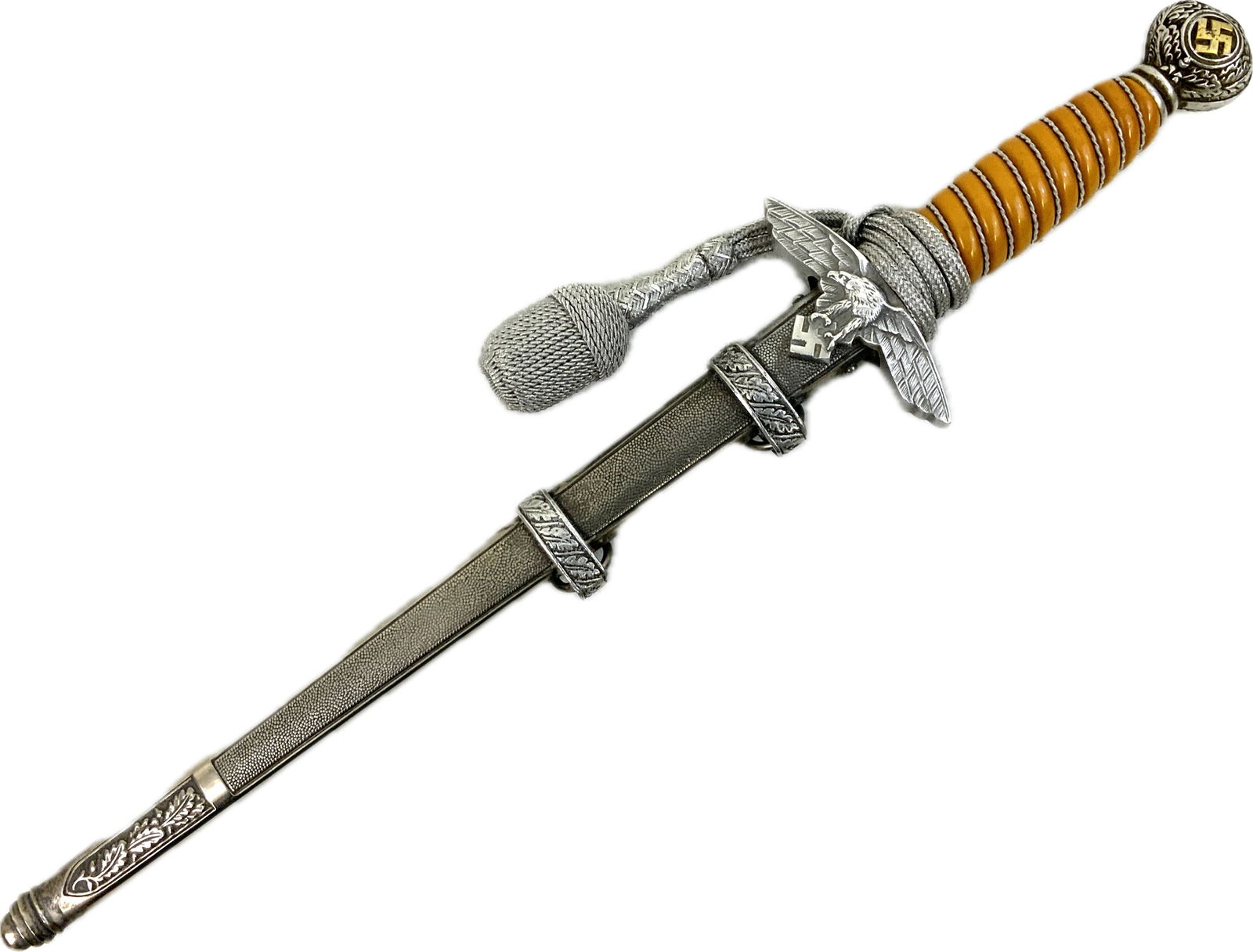 WWII GERMAN LUFTWAFFE OFFICERS DRESS DAGGER: WWII GERMAN LUFTWAFFE OFFICERS DRESS DAGGER. MINT CONDITION DAGGER BY SMF SOLINGEN.OVERALL BEAUTIFUL AND CLEAN CONDITION. COMPLETE WITH DAGGER KNOT.