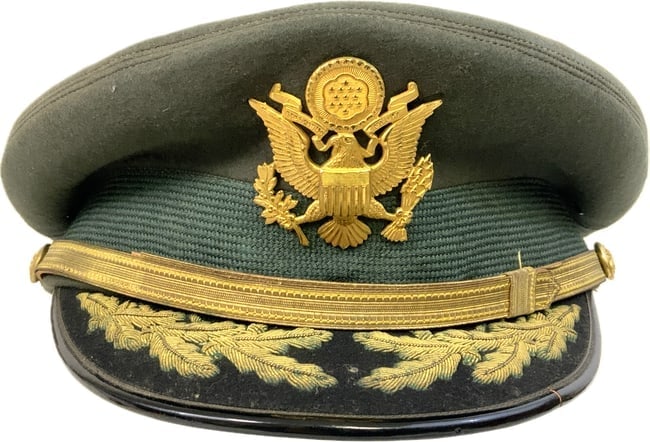 USA WWII ARMY HIGH RANKING OFFICER VISOR CAP: USA WWII ARMY HIGH RANKING OFFICER VISOR CAP. GREAT CONDITION.MADE IN ENGLAND.