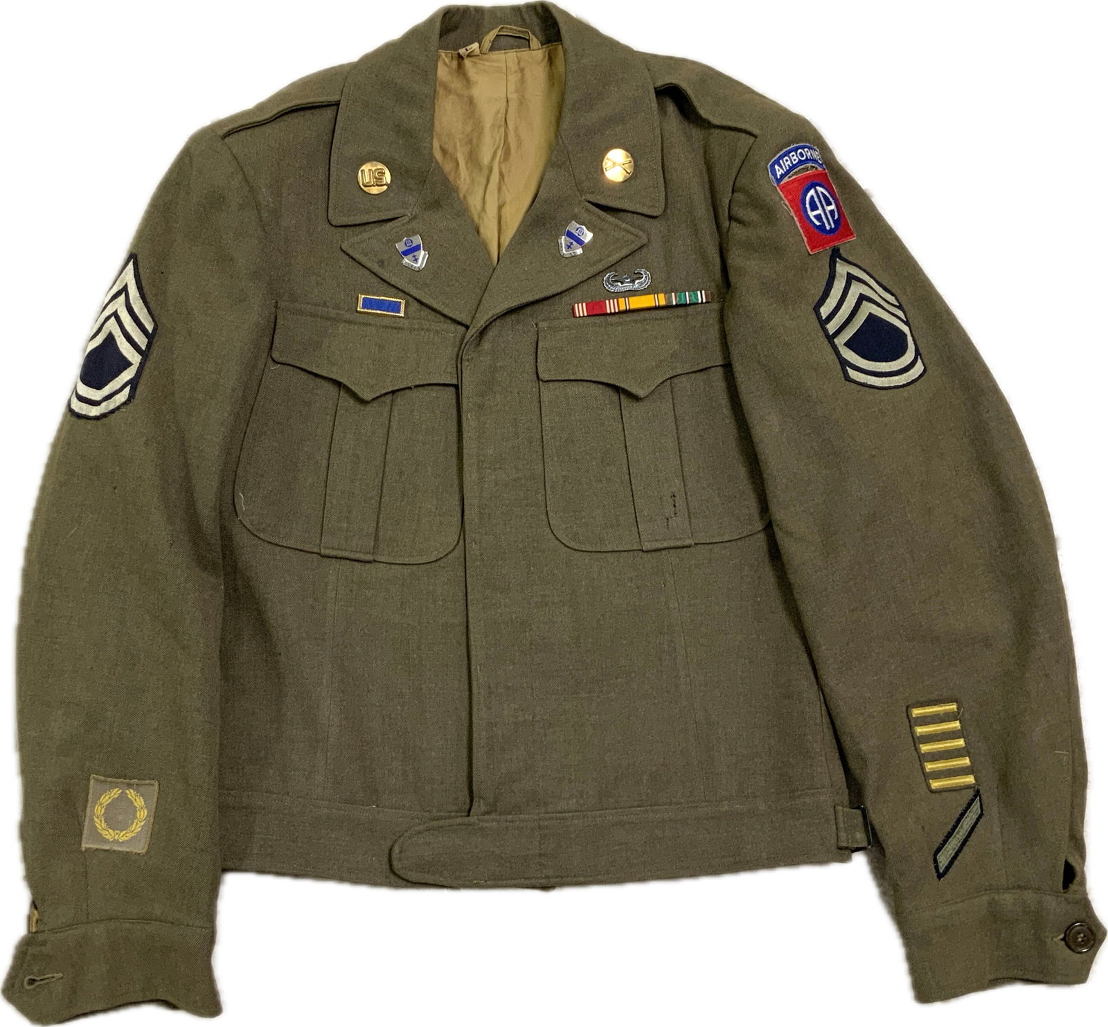 USA WWII ARMY 82nd AIRBORNE DIVISION IKE JACKET: USA WWII ARMY 82nd AIRBORNE DIVISION IKE JACKET.In a very good condition an US WWII 82nd Airborne Division Paratrooper Ike jacket. The jacket comes in a size 38L and with all the insignia are original