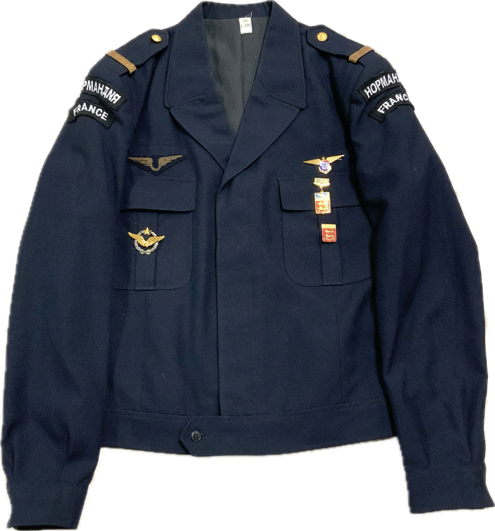 WWII FRENCH AIR FIGHTER SQUADRON NORMANDIE-NIEMAN VETERAN BLUE UNIFORM FLYING JACKET: WWII FRENCH AIR FIGHTER SQUADRON NORMANDIE-NIEMAN VETERAN BLUE UNIFORM FLYING JACKET. VERY RARE TO FIND. COMPLETE WITH PATCHES AND BADGES. FAMOUS FRENCH AIR FIGHTERS FLYING WITH SOVIET PLANES DURING W