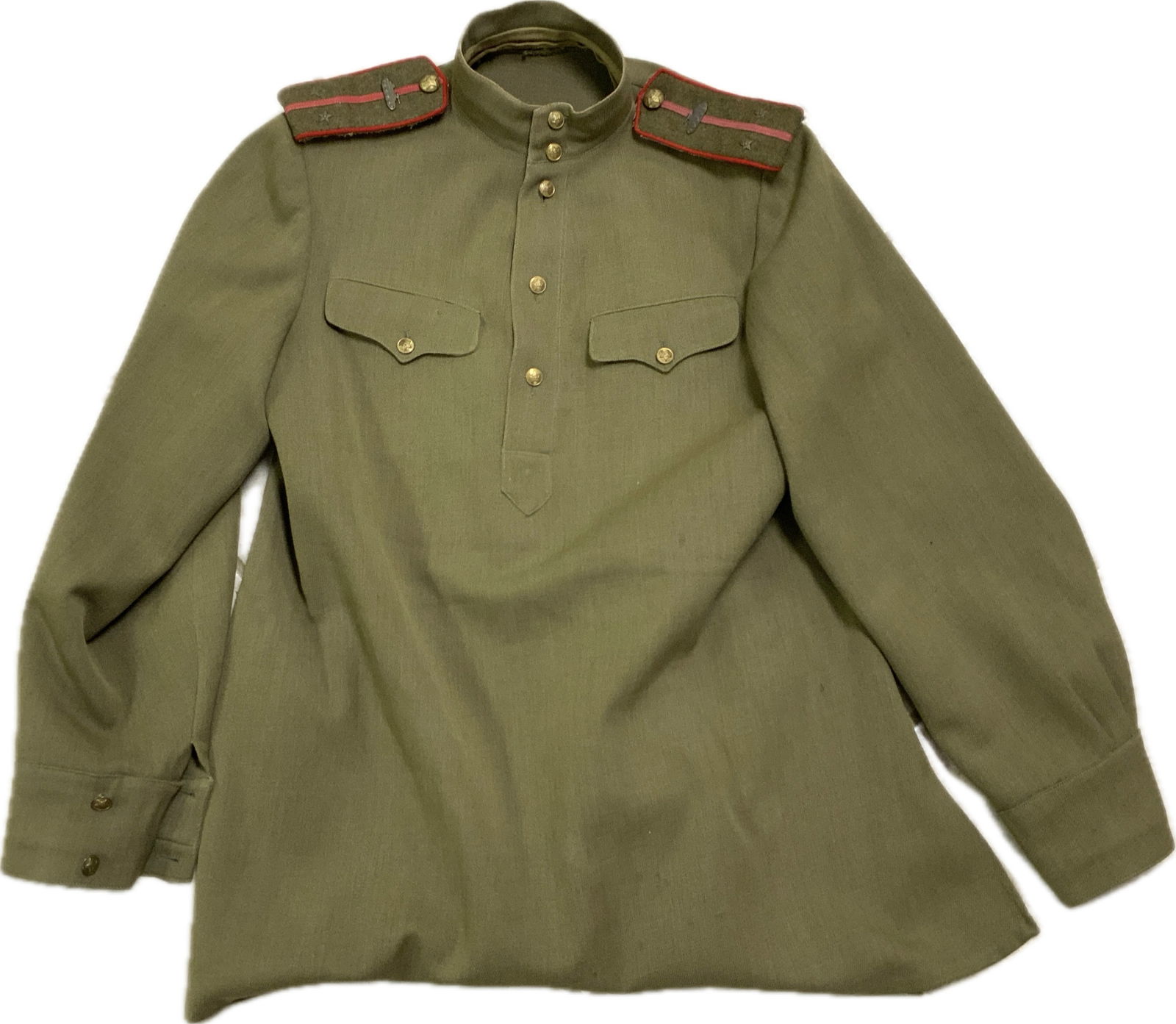 USSR WWII M43 TANK OFFICERS UNIFORM SHIRT: USSR WWII M43 TANK OFFICERS UNIFORM SHIRT.GREAT CONDITION. COMPLETE WITH SHOULDER BOARDS. LARGE SIZE.