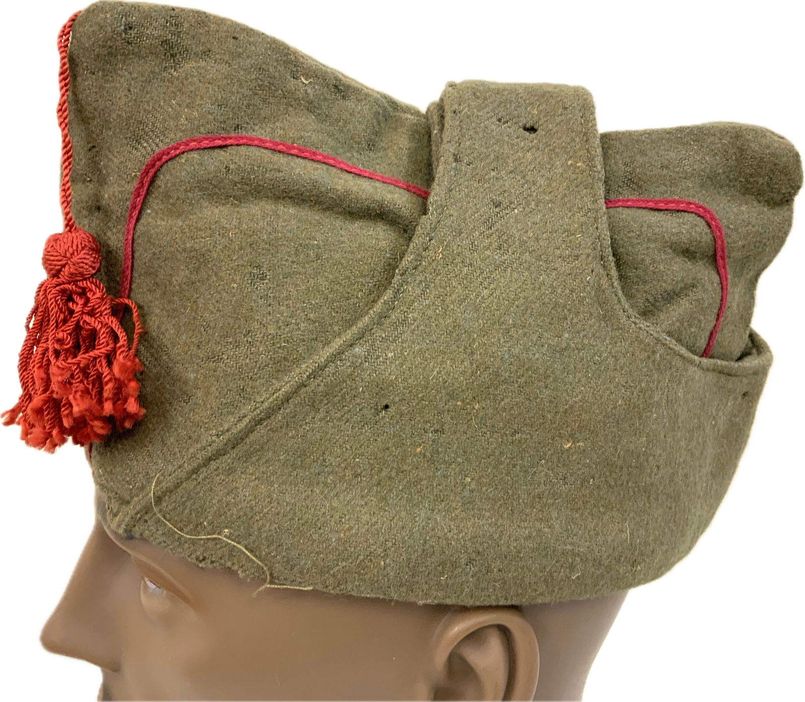 SPAIN WWII SPANISH FASCIST FOREIGH LEGION GARRISON SIDE CAP: SPAIN WWII SPANISH FASCIST FOREIGH LEGION GARRISON SIDE CAP.WELL WORN WOOL MATERIAL CAP WITH WEAR AND SOME HOLES.