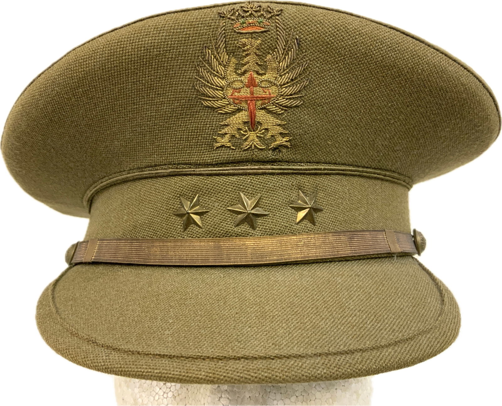 SPAIN WWII NAMED SPANISH OFFICERS VISOR HAT: SPAIN WWII SPANISH OFFICERS VISOR HAT. WELL WORN BUT STILL GOOD CONDITION HAR WITH EMBROIDERED INSIGNIA AND 3 STARS TO THE FRONT.NAME INSIDE WITH MANUFACTURING INFORMATION.