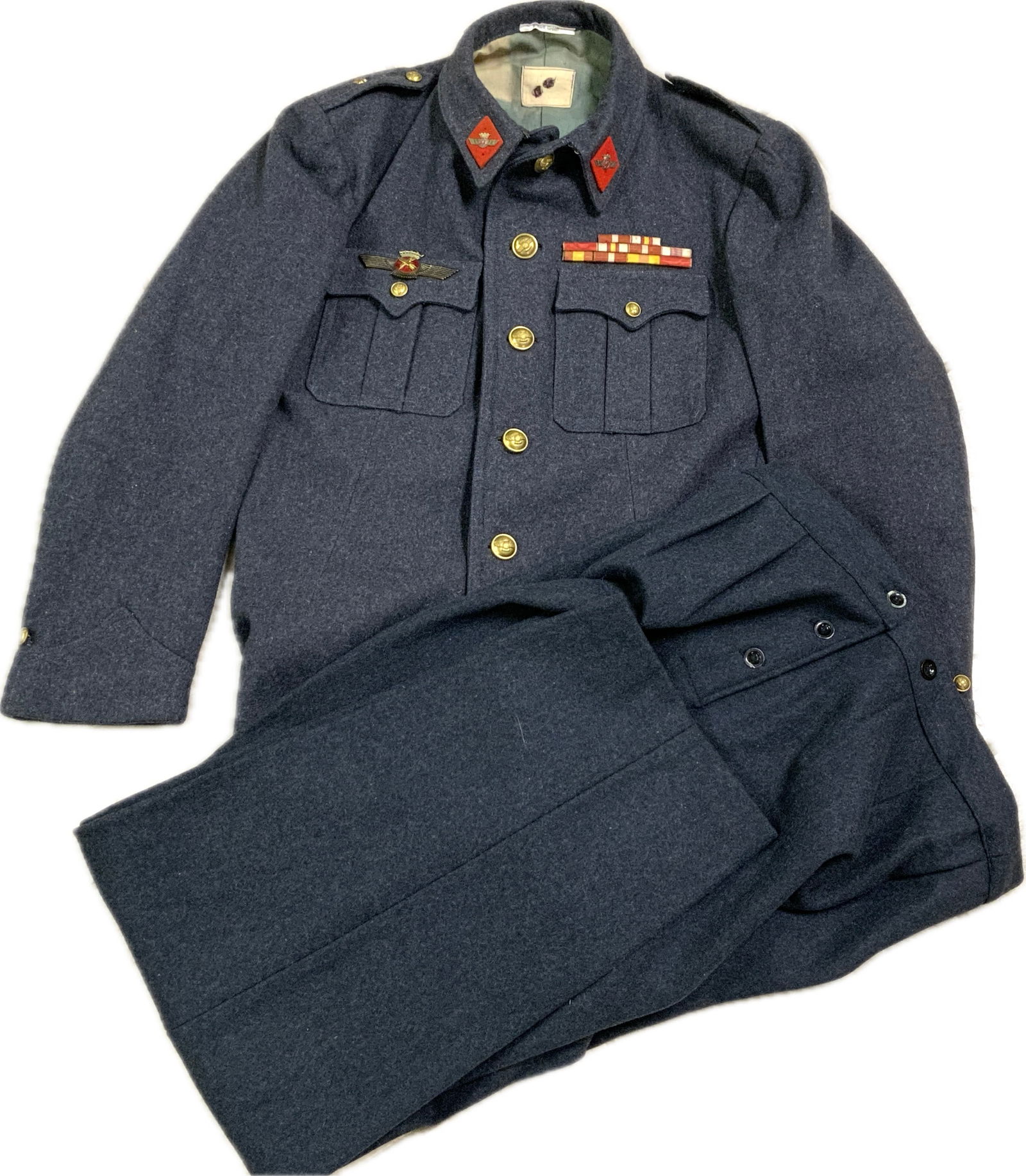 SPAIN WWII SPANISH AIR FORCE OFFISER UNIFORM TUNIC AND TROUSERS: SPAIN WWII SPANISH AIR FORCE OFFISER UNIFORM TUNIC AND TROUSERS. THICK BLUE WOOL MATERIAL.RARE TO FIND SET. COMPLETE WITH ALL INSIGNIAS AND BADGES. NAMED INSIDE.
