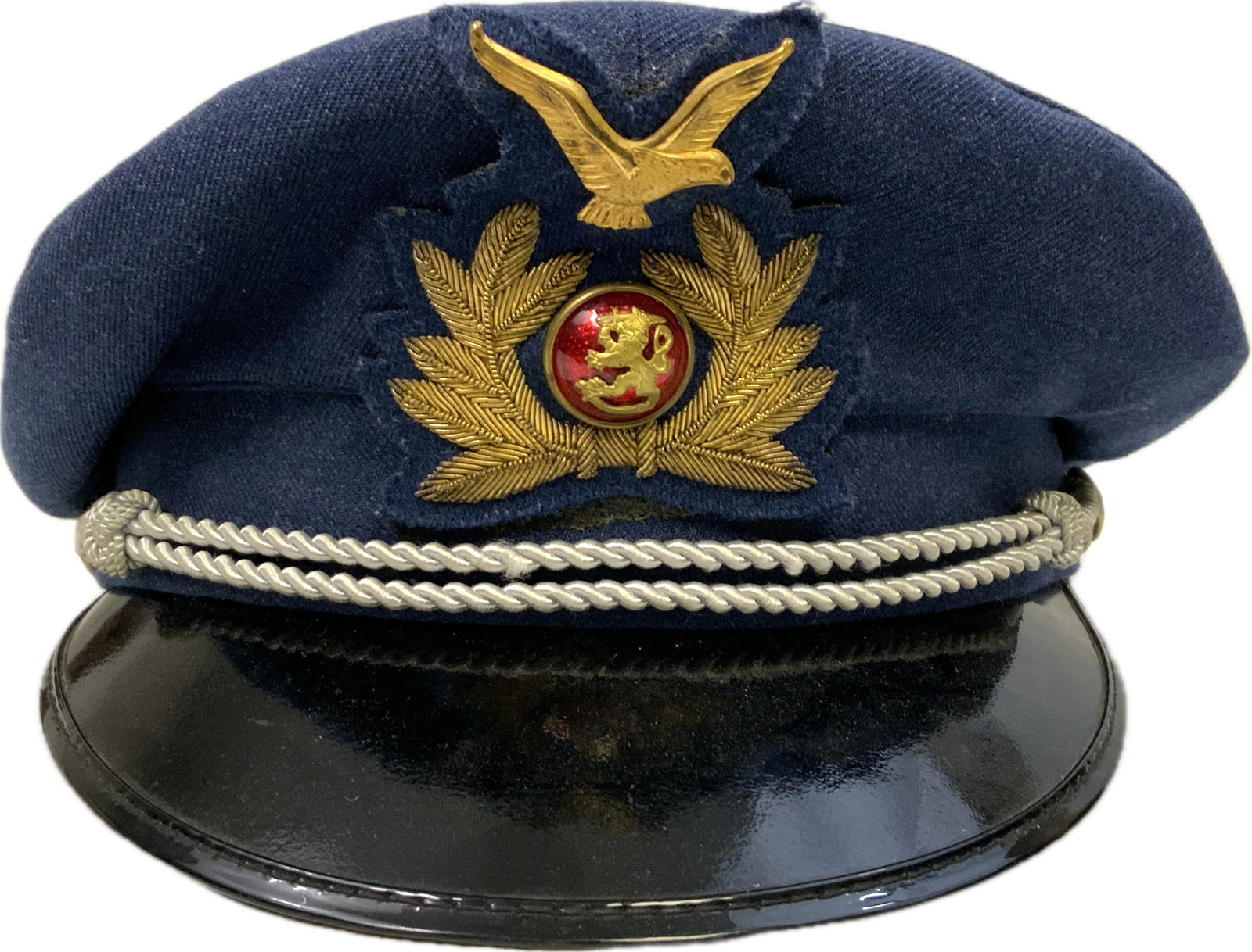 FINLAND WWII FINNISH AIR FORCE OFFICERS VISOR HAT: FINLAND WWII FINNISH AIR FORCE OFFICERS VISOR HAT. GOOD WORN CONDITION. RARE HAT TO FIND. SIZE 56.