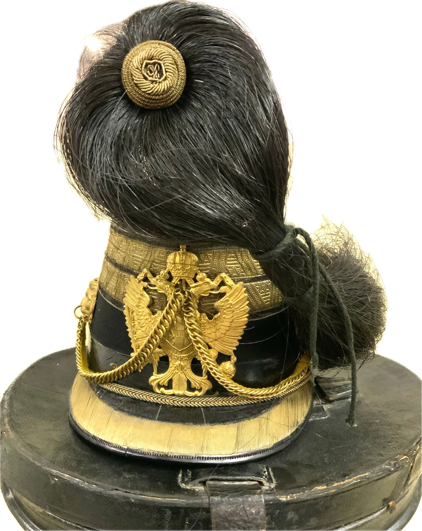 ANTIQUE AUSTRO-HUNGARIAN ARTILLERY OFFICERS SHAKO HAT WITH CASE AND FOUL WEATHER COVER: ANTIQUE AUSTRO-HUNGARIAN ARTILLERY OFFICERS SHAKO HAT WITH CASE AND FOUL WEATHER COVER. GREAT CONDITION FOR ITS AGE AND COMPLETE WITH CHAIN AND HORSEHAIR PLUMAGE WITH COCADE. NICELLY MAKER MARKED INSI