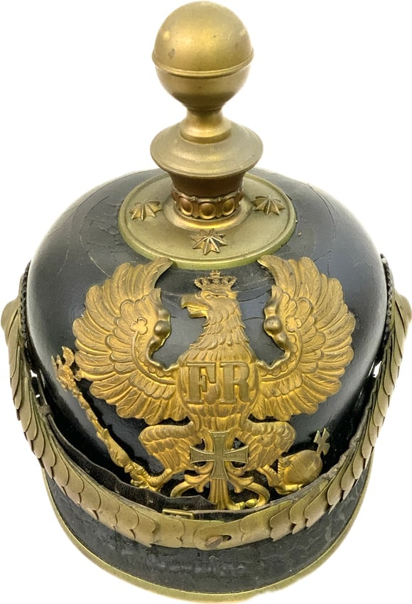 IMPERIAL GERMANY PRUSSIAN ARTILLERY RESERVE OFFICER LEATHER HELMET: IMPERIAL GERMANY PRUSSIAN ARTILLERY RESERVE OFFICER LEATHER HELMET. VERY NICE EXAMPLE AND ALL COMPLETE WITH ITS COCKADES AND CHIN SCALES.