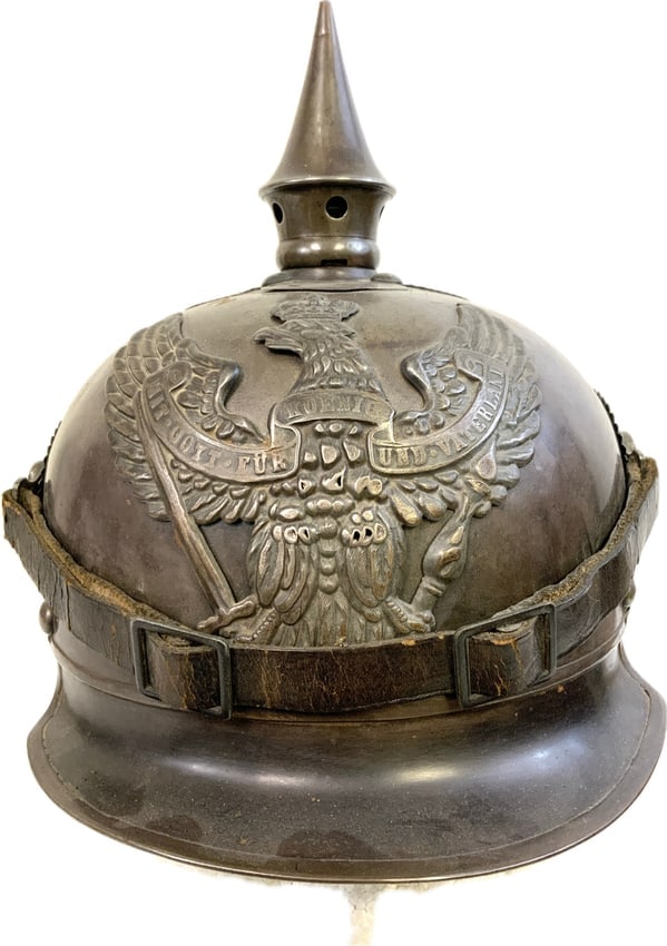 IMPERIAL GERMAN WWI CAVALRY "JAGER ZU PFERDE" LOBSTER TAIL PICKELHAUBE SPIKED METAL HELMET: IMPERIAL GERMANY WWI CAVALRY "JAGER ZU PFERDE" LOBSTER TAIL PICKELHAUBE SPIKED METAL HELMET. GREAT CONDITION. COMPLETE WITH ORIGINAL LEATHER LINER AND CHIN STRAP . NICE EXAMPLE . GREAT HELMET TO DISPL