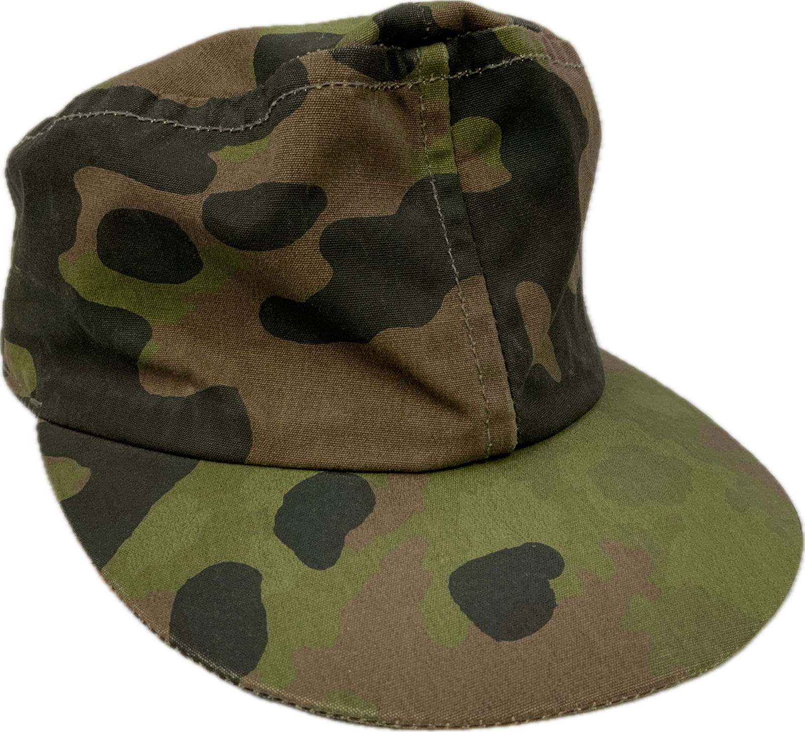 WWII GERMAN SS CAMOUFLAGE FIELD CAP: WWII GERMAN SS CAMOUFLAGE FIELD CAP. FIELD MADE FROM SS REVERSABLE CAMOUFLAGE MATERIAL. LIGHT WEAR .GREAT EXAMPLE. SIZE ABOUT 58.