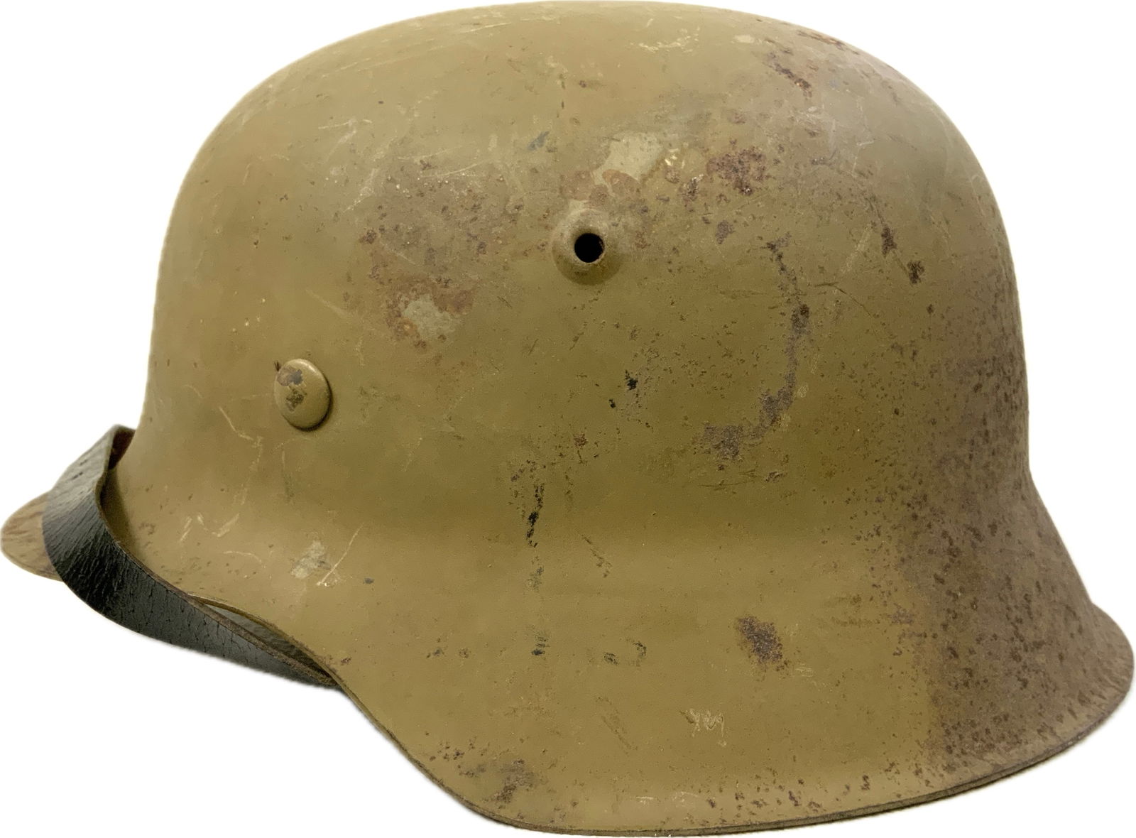 WWII GERMAN M42 AFRIKA KORPS COMBAT TROPICAL CAMO PAINTED HELMET: WWII GERMAN M42 AFRIKA KORPS COMBAT TROPICAL CAMO PAINTED HELMET. GREAT CONDITION OVERALL WITH SOME AGE SPOTS TO AN ORIGINAL TROPICAL CAMOUFLAGE PAINT SHELL.COMPLETE WITH LINER AND CHINSTRAP. MAKER MA