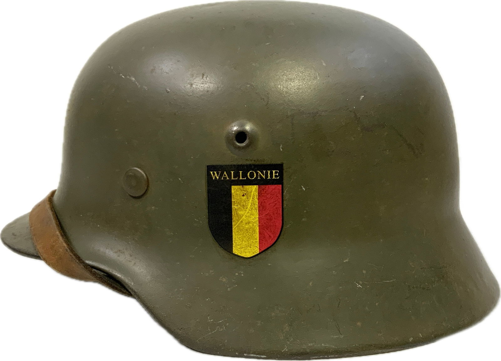 WWII GERMAN M40 COMBAT SS BELGIAN LEGION HELMET: WWII GERMAN M40 COMBAT SS BELGIAN LEGION HELMET. GREAT CONDITION OVERALL COMPLETE WITH LINER AND CHINSTRAP.SE 64 STAMPED SHELL. SS DECAL AND BELGIAN SHIELD APPLIED. RZM SS STAMPED CHINSTRAP. EXTREMELY