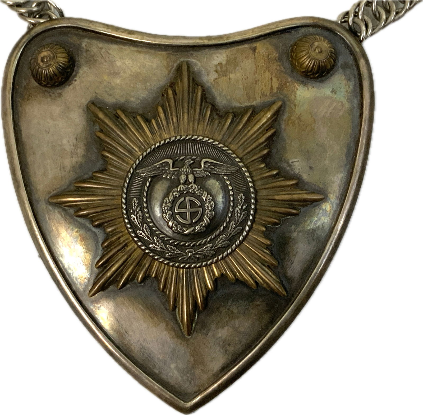 GERMANY THIRD REICH SA/SS STANDART BEARERS GORGET: GERMANY THIRD REICH SA/SS STANDART BEARERS GORGET. GREAT CONDITION EARLY TYPE GORGET. MULTY PIECE CONSTRUCTION. COMPLETE WITH NECK CHAIN. FABRIC BACKING AND RZM MARKED. GREAT EXAMPLE.