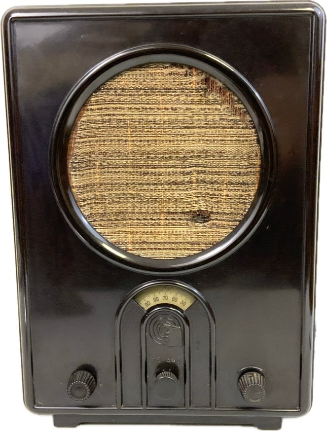 GERMANY THIRD REICH Volksempfaenger VE 301 W RADIO: GERMANY THIRD REICH Volksempfaenger VE 301 W RADIO . GREAT CONDITION AND FULLY WORKING. BEAUTIFUL POLISHED BAKELITE CABINET. SPEAKER MATERIAL HAS SMALL TEARS OTHERWICE ALL ORIGINAL .RARE EARLY MODEL.