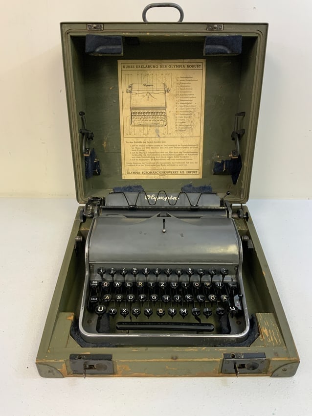 WWII GERMAN 1942 SS OLYMPIA ROBUST TYPEWRITER WITH SS RUNES KEY IN WOODEN CASE (1 of 9)