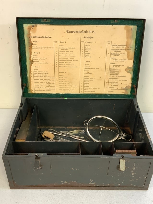 WWII GERMAN MILITARY TRUPPEN-BESTECK FIELD SURGERY KIT: WWII GERMAN MILITARY TRUPPEN-BESTECK FIELD SURGERY KIT. 1935 MODEL KIT WITH 1944 DATED ON THE METAL BOX . GOOD CONDITION WITH SOME SURGERY INSTRUMENTS STILL INSIDE. RARE