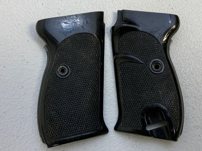 GERMAN WALTHER P38 BLACK BAKELITE GRIPS: GERMAN WALTHER P38 BLACK BAKELITE GRIPS. ORIGINAL PRODUCTION.
