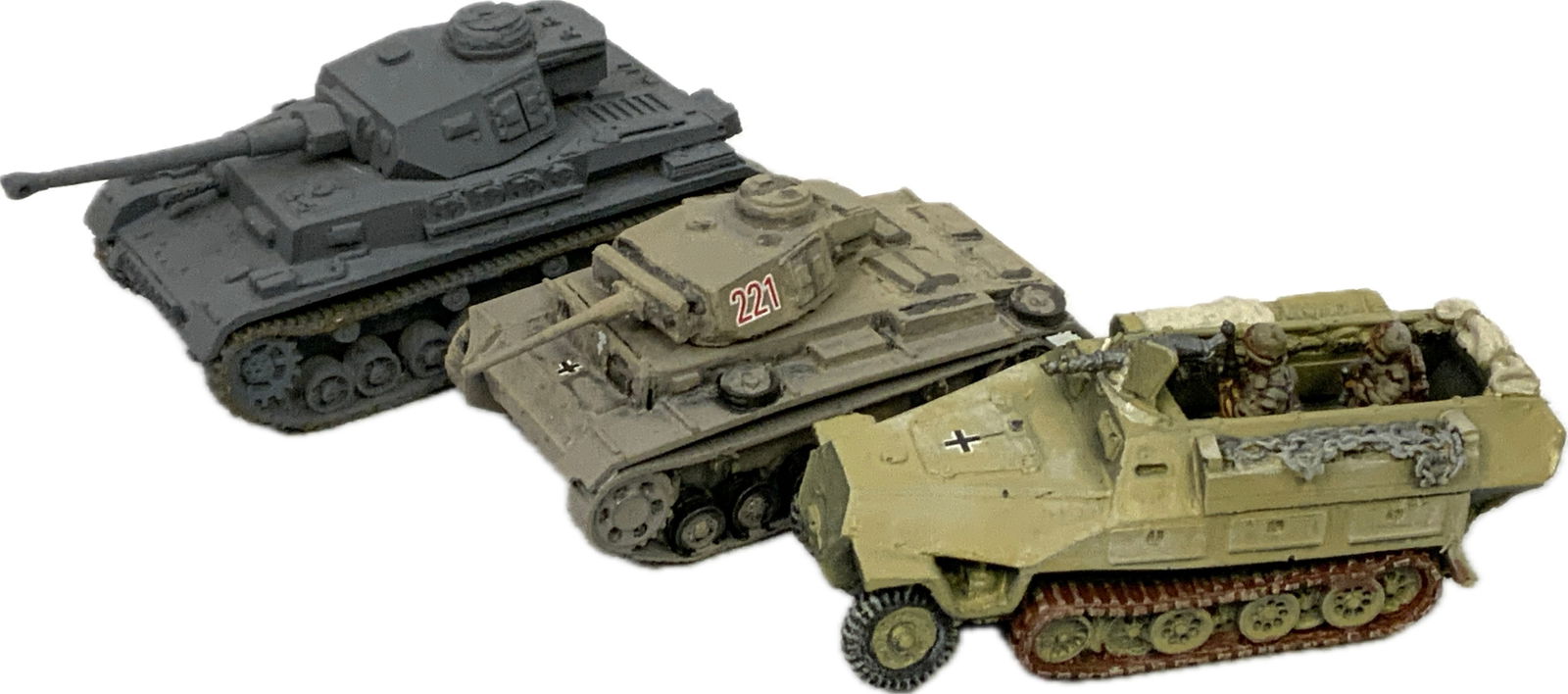 WWII GERMAN MODELS TANKS AND MILITARY VEHICLES CUSTOM DETAILED: WWII GERMAN MODELS TANKS AND MILITARY VEHICLES CUSTOM DETAILED.DIE CAST AND PLASTIC. ABOUT 3" - 3 1/2"LONG