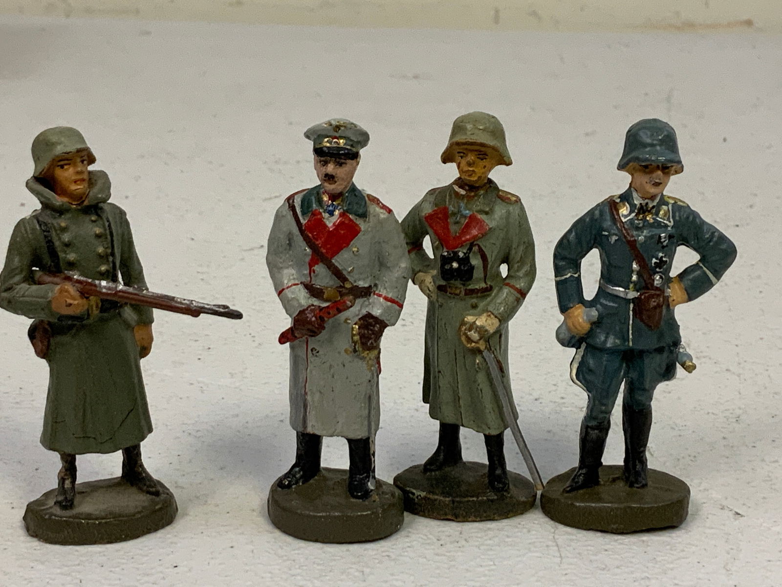 GERMAN NAZI PERIOD LINEOL / ELASTOLIN TOY SOLDIERS GENERALS AND A GUARD: GERMAN NAZI PERIOD LINEOL / ELASTOLIN TOY SOLDIERS GENERALS AND A GUARD