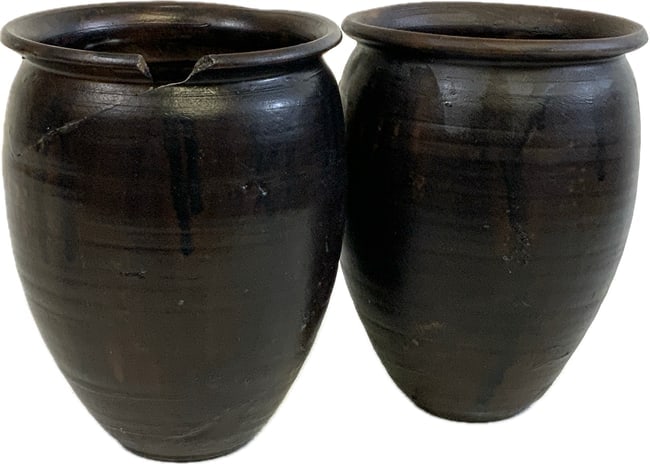 GROUP OF 2 ANTIQUE OLIVE STORAGE JARS: GROUP OF 2 ANTIQUE OLIVE STORAGE JARS.SALAH ED-DIN, OLD JERUSALEM. 6 1/2" TALL, 4 1/2" DIAM. EX. TURIN COLLECTION, ITALY. FROM DR. PAUL D LYNN COLLECTION.