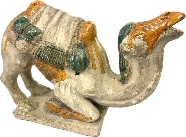 ITALY MAJOLICA KNEELING CAMEL STATUE: ITALY MAJOLICA KNEELING CAMEL STATUE. 195O'S. 10" X 7' SIZE. FROM DR. PAUL D. LYNN COLLECTION