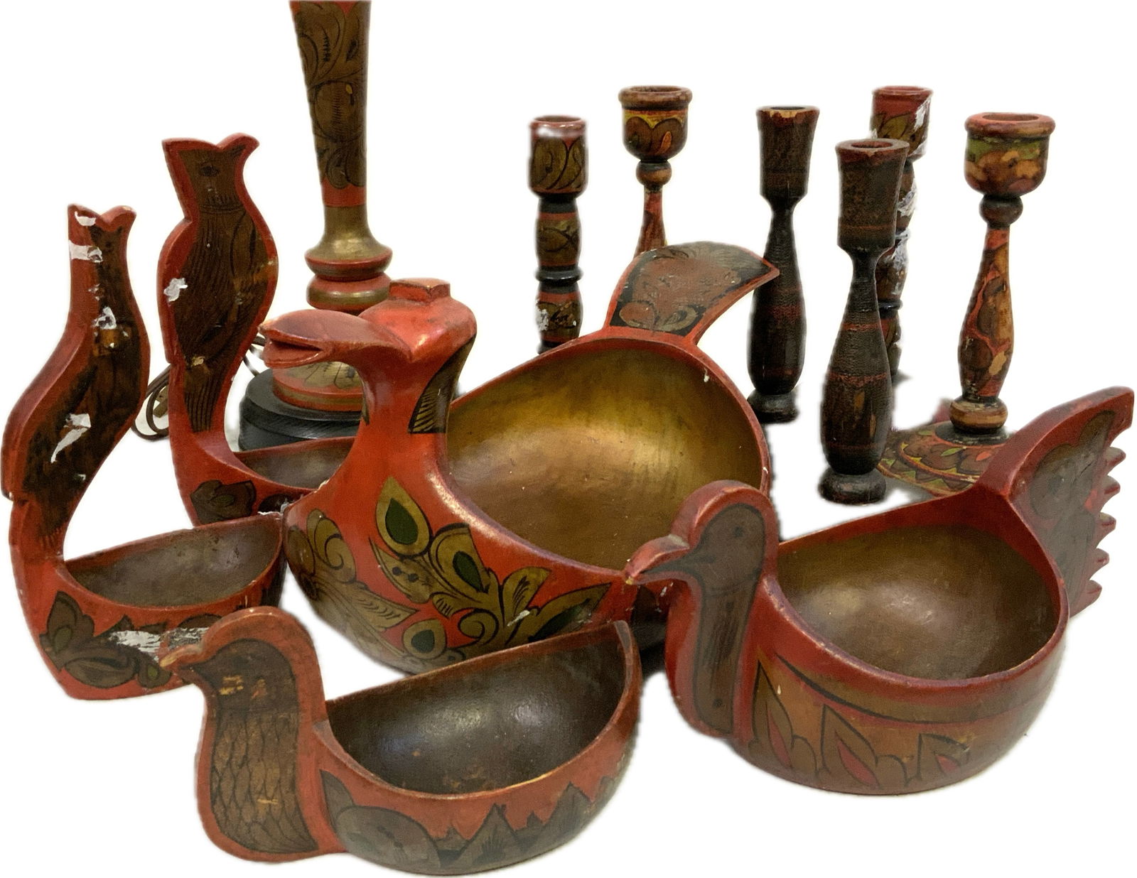 USSR VINTAGE RUSSIAN KHOKHLOMA LACQUERWARE BOWLS AND CANDLE HOLDERS LOT: USSR VINTAGE RUSSIAN KHOKHLOMA LACQUERWARE BOWLS AND CANDLE HOLDERS LOT. WOODEN RUSSIAN TRADITIONALLY PAINTED ITEMS IN CLUDING KOVSH BOWLS , CANDLE HOLDERS AND ONE LAMP. ALL USED BUT GOOD CONDITION. S