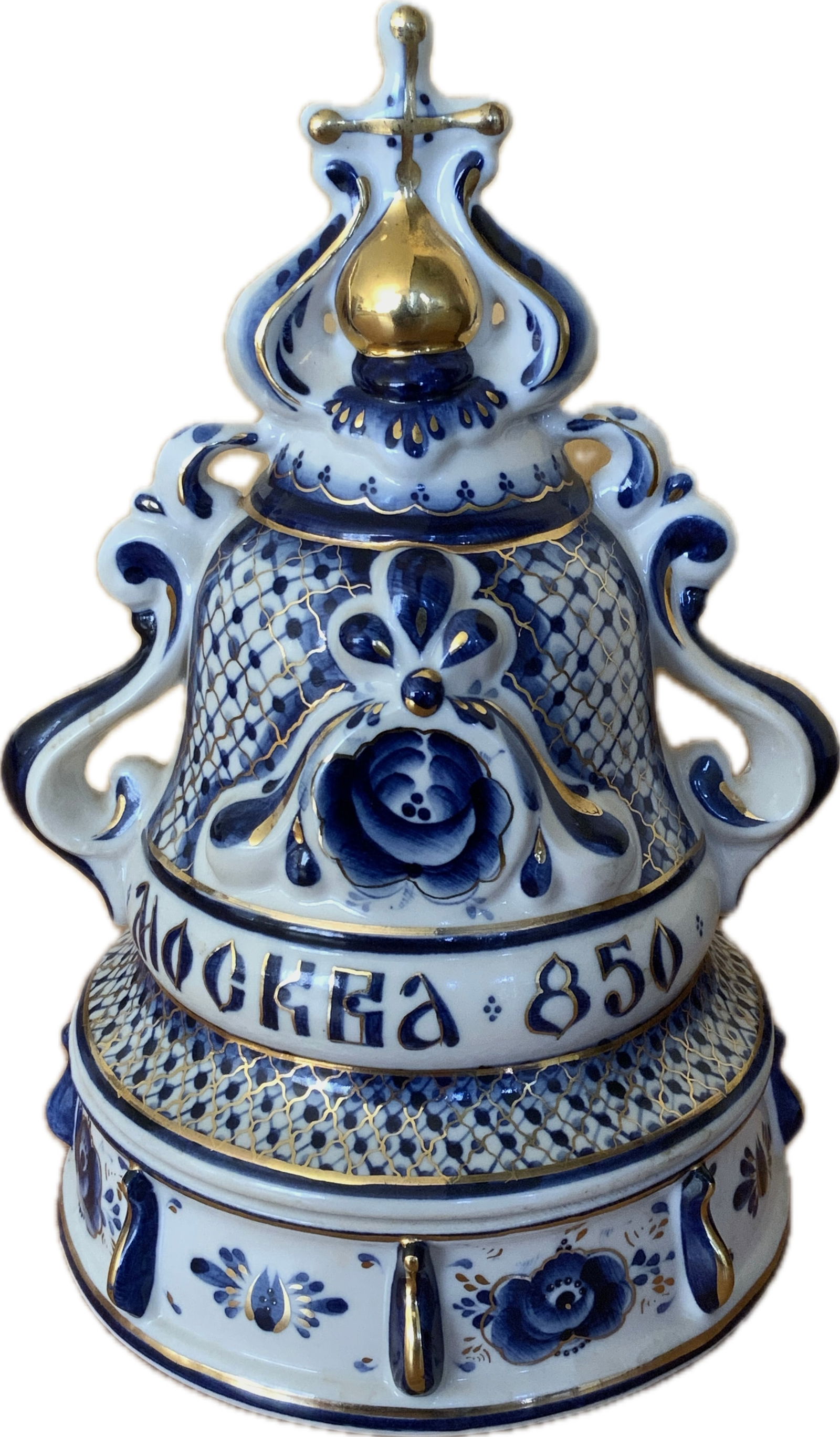 USSR RUSSIAN HAND MADE GZHEL PORCELAIN DISH WITH A LID MOSCOW 850 YEARS ARTIST SIGNED: USSR RUSSIAN HAND MADE GZHEL RUSSIAN PORCELAIN DISH WITH A LID MOSCOW 850 YEARS . ARTIST SIGNED AND HAND PAINTED. MAKER MARKED . 6" DIAM. AND 10" TALL OVERALL