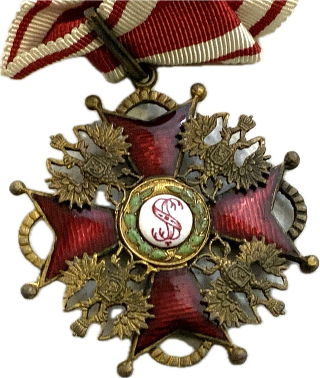 IMPERIAL RUSSIAN ORDER OF ST. STANISLAUS 2nd CLASS ON THE NECK RIBBON: IMPERIAL RUSSIAN ORDER OF ST. STANISLAUS 2nd CLASS ON THE NECK RIBBON. VERY FINE CONDITION. GILDED BRASS , ENAMELS.