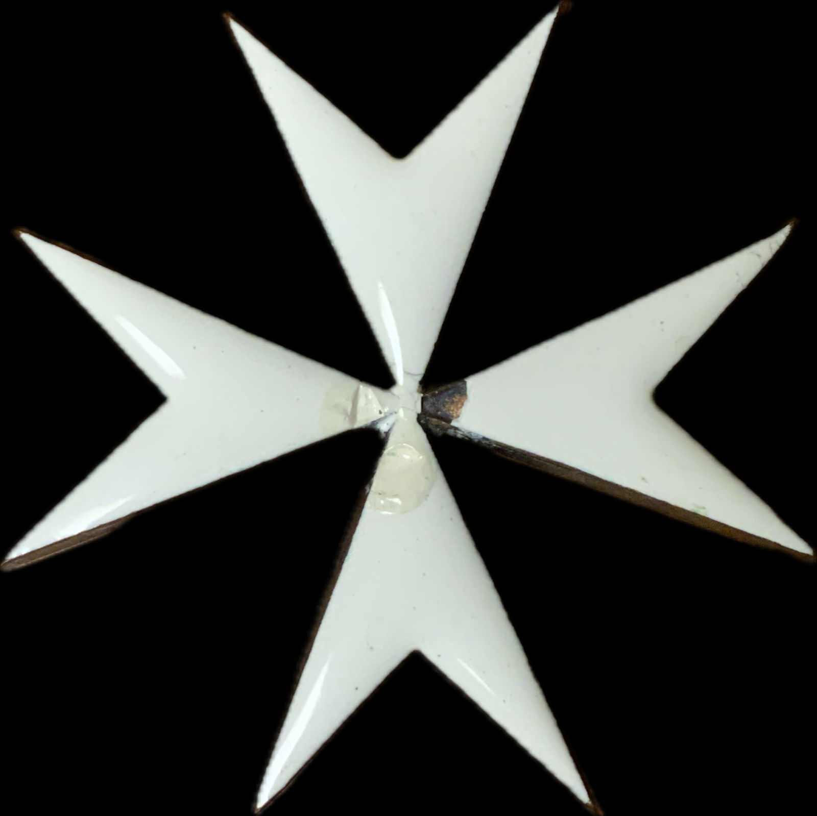 ORDER OF ST. JOHN KNIGHT OF GRACE BREAT STAR MAILTESE CROSS: ORDER OF ST. JOHN KNIGHT OF GRACE BREAT STAR MAILTESE CROSS. WHITE ENAMEL WITH CHIPPED CENTER. MOST LIKELY GERMAN MADE.
