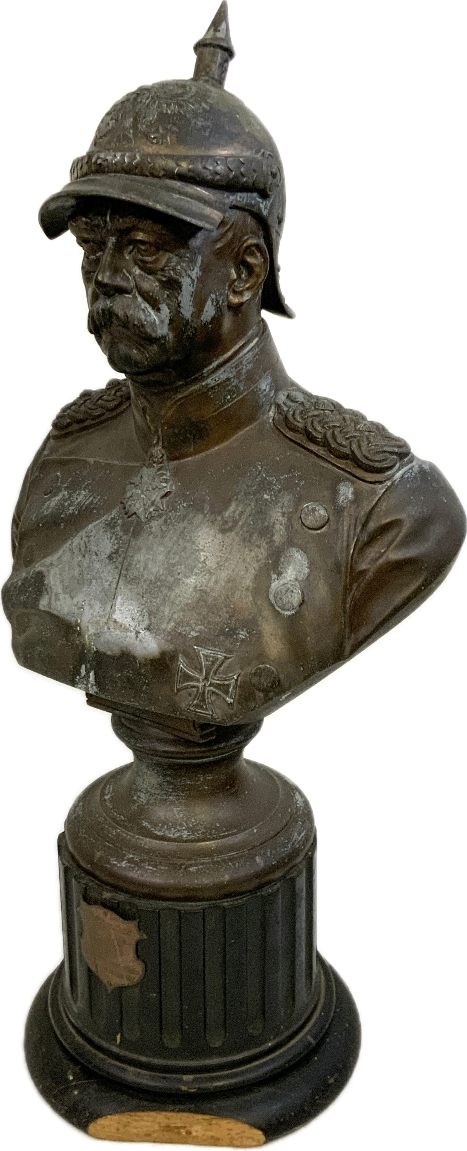 IMPERIAL GERMAN 1899 OTTO VON BISMARK BUST STATUE - AGRICULTURAL AWARD: IMPERIAL GERMAN 1899 OTTO VON BISMARK STATUE - AGRICULTURAL AWARD. LARGE HIGHLY DETAILED CAST METAL WITH BRONZE FINISH BUST ON WOOD STAND WITH PLAQUE. SIGNED BY THE AUTHOR ON THE BACK. PLAQUE STATING