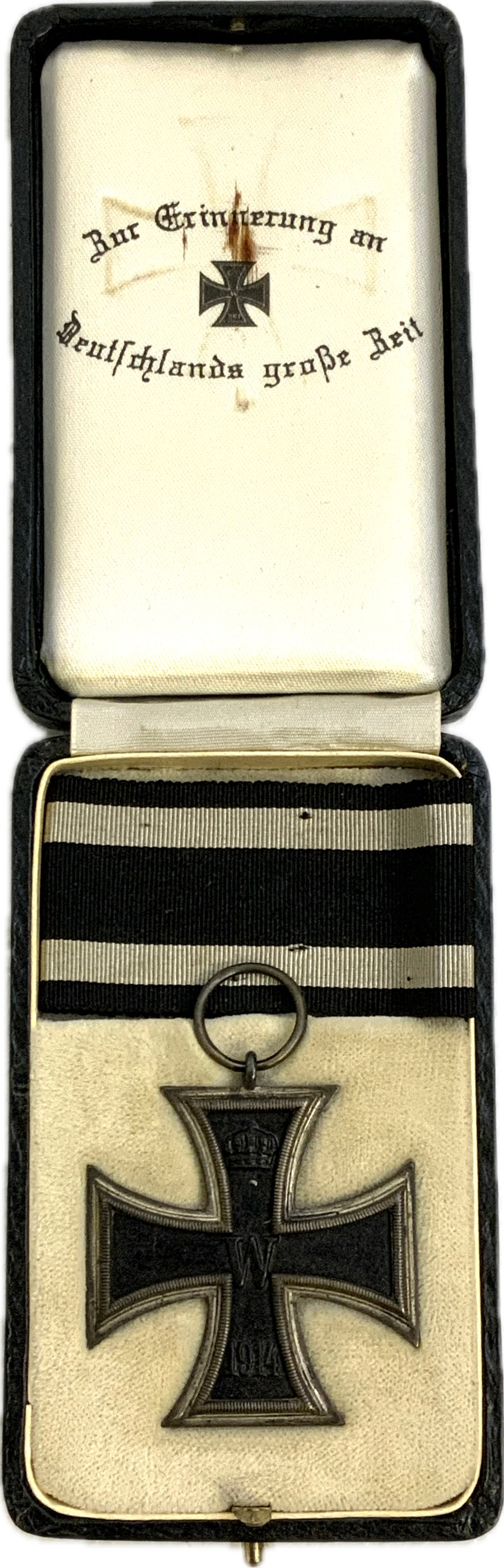GERMANY WWI 1914 IRON CROSS 2nd CLASS WITH RARE CASE: GERMANY WWI 1914 IRON CROSS 2nd CLASS WITH RARE CASE. VERY GOOD CONDITION WITH ORIGINAL RIBBON. MAKER MARKED ON THE MEDAL LOOP.