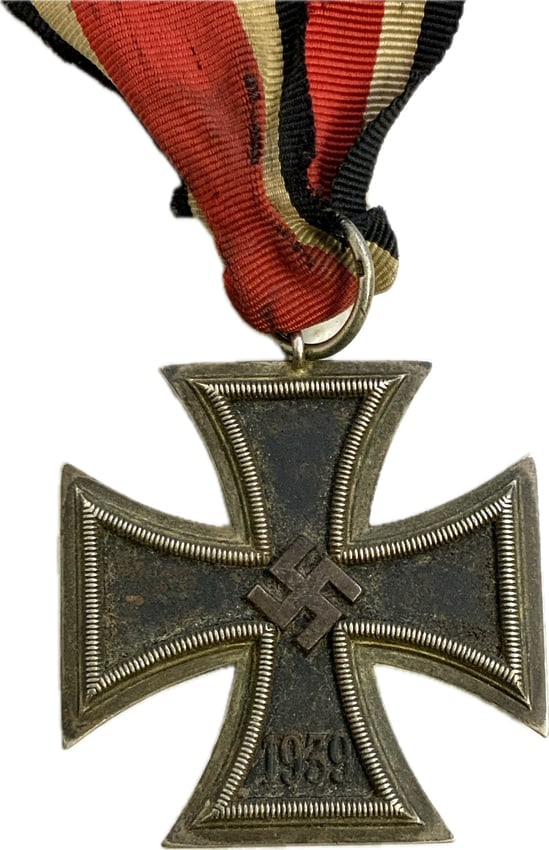 GERMANY WWII 1939 IRON CROSS 2nd CLASS: GERMANY WWI 1939 IRON CROSS 2nd CLASS. VERY GOOD CONDITION WITH ORIGINAL RIBBON. MAKER MARKED ON THE MEDAL LOOP.