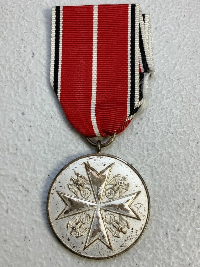 THIRD REICH GERMANY GERMAN EAGLE ORDER MEDAL OF MERIT IN SILVER: THIRD REICH GERMANY GERMAN EAGLE ORDER MEDAL OF MERIT IN SILVER. RARE AND GREAT CONDITION MEDAL. ON ORIGINAL RIBON.