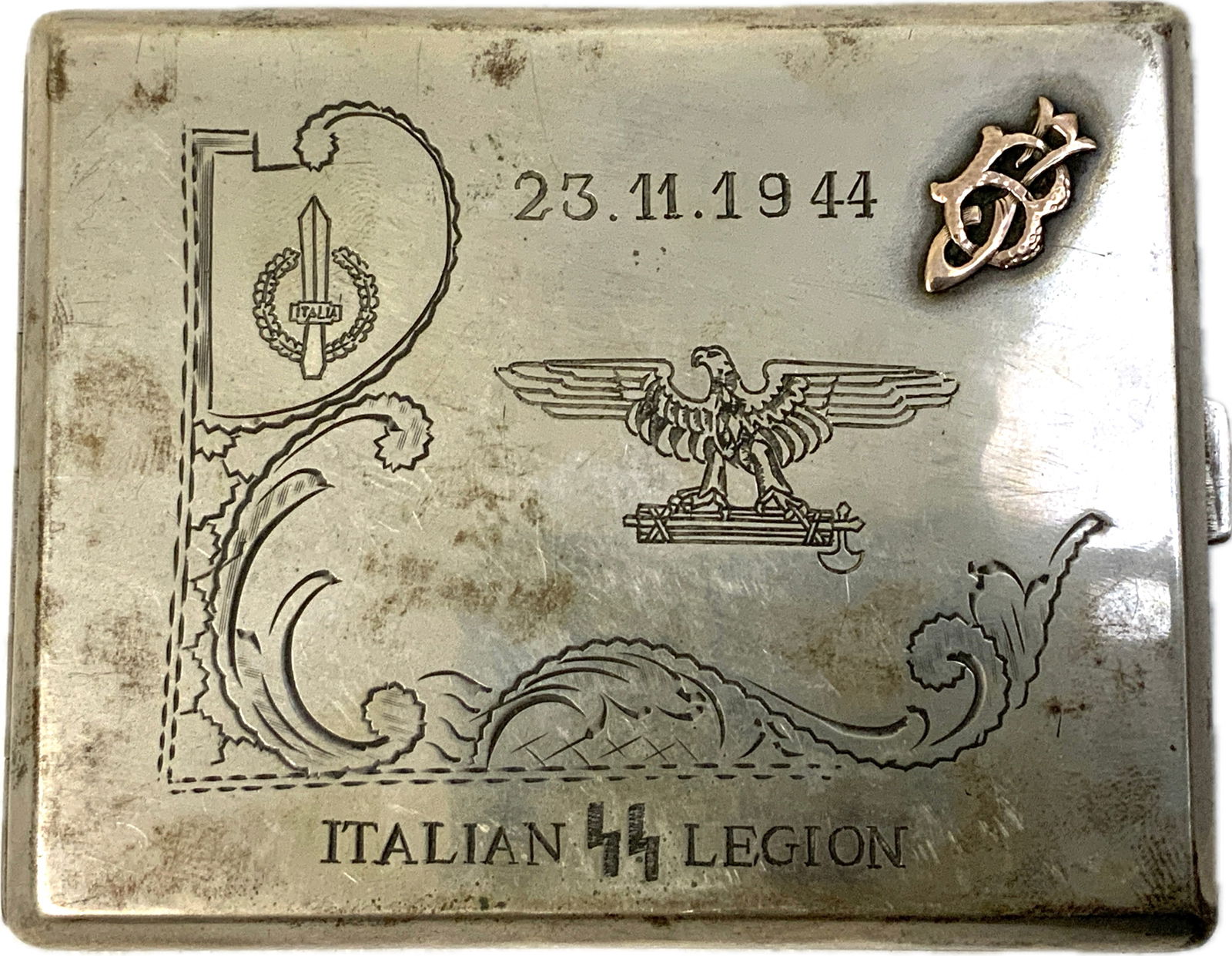 WWII ITALIAN SS LEGION SILVER CIGARETTE CASE: WWII ITALIAN SS LEGION SILVER CIGARETTE CASE. NICELY ENGRAVED ON BOTH SIDED. OWNERS INNITIALS IN GOLD ATTACHED TO ONE SIDE.ALLMARKS INSIDE. RARE FIND.