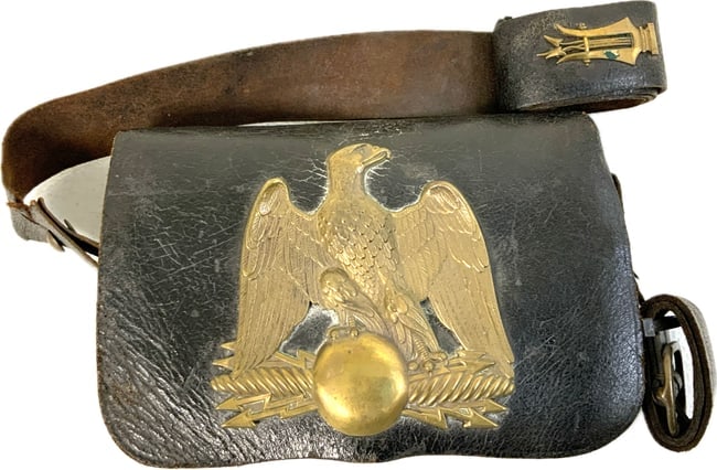 ANTIQUE FRENCH 2ND EMPIRE NAPOLEON III CARTRIDGE BOX WITH SHOULDER STRAP: ANTIQUE FRENCH 2ND EMPIRE NAPOLEON III CARTRIDGE BOX WITH SHOULDER STRAP.VERY GOOD CONDITION FOR ITS AGE. BRASS INSIGNIA . 1860S