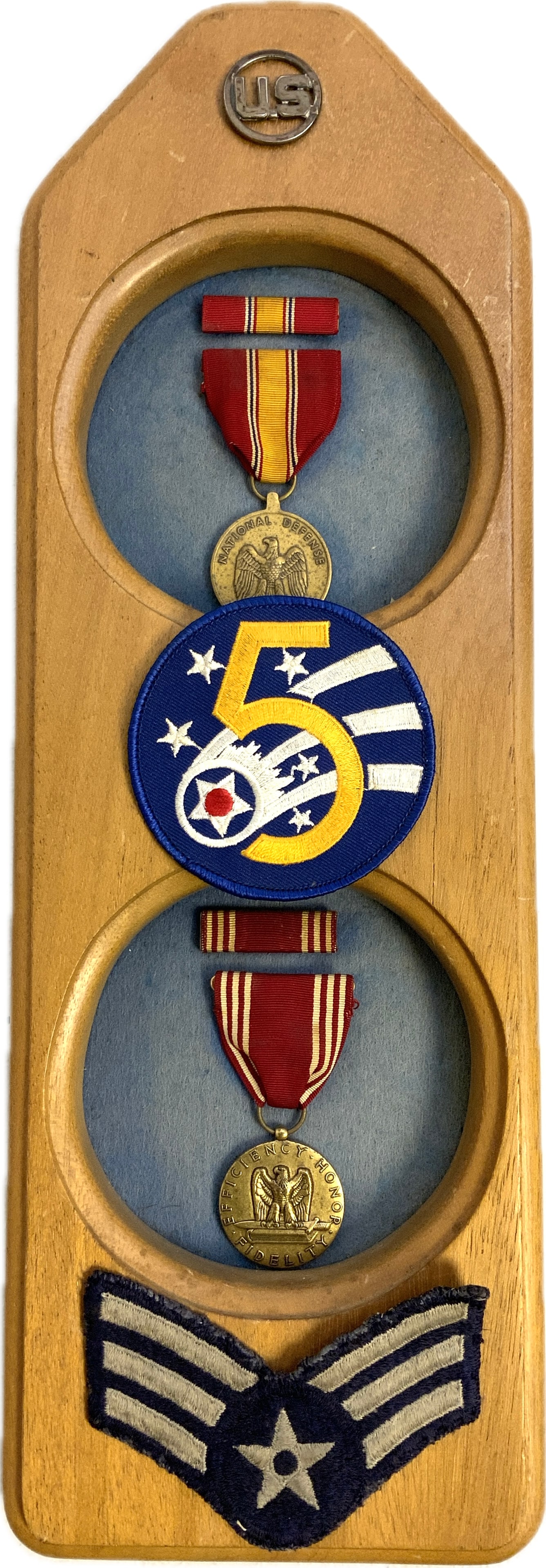 US 5th AIR FORCE VETERAL AWARDS AND PATCHES DISPLAY PLAQUE: US 5th AIR FORCE VETERAL AWARDS AND PATCHES DISPLAY PLAQUE. 5 1/4 X 15 1/2 SIZE