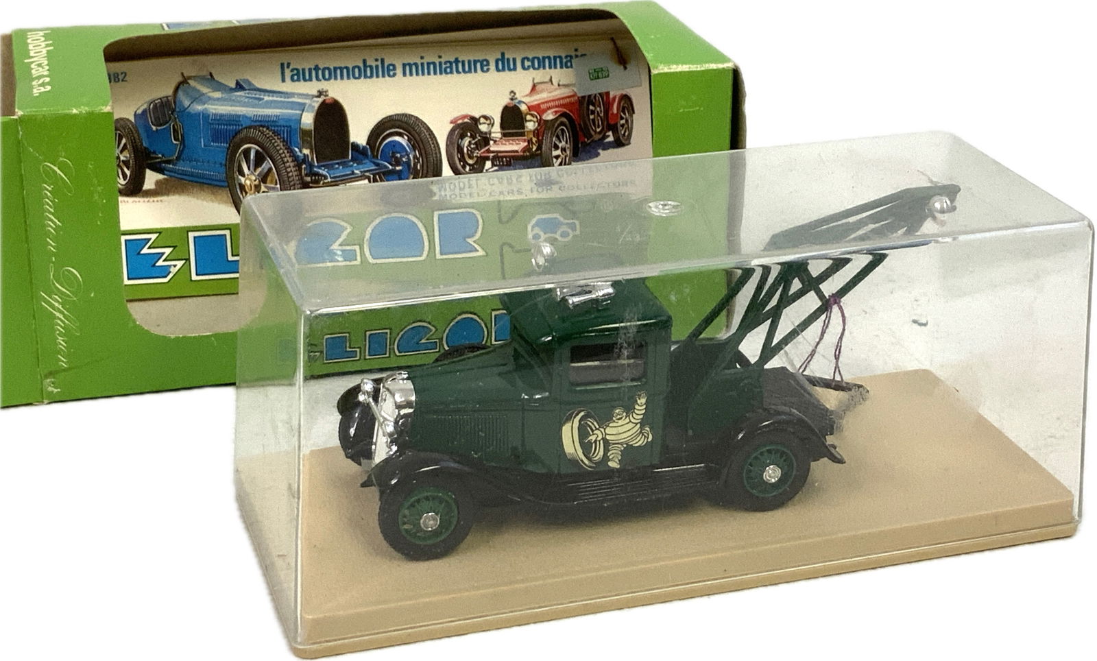 VINTAGE ELIGOR FORD 1934 V8 SERVICE TRUCK MODEL WITH ORIGINAL PACKAGING: VINTAGE ELIGOR FORD 1934 V8 SERVICE TRUCK MODEL WITH ORIGINAL PACKAGING. MINT CONDITION. 1:43.DIECAST. 4 1/2" LONG.