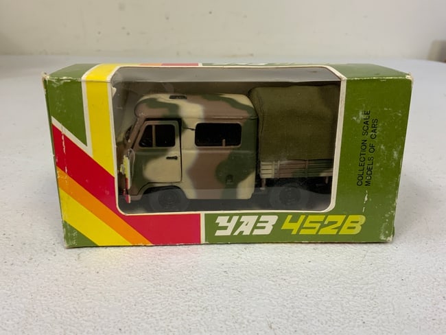 RUSSIAN UAZ 452B MILITARY TRUCK DIE CAST MODEL WITH ORIGINAL BOX: RUSSIAN UAZ 452B MILITARY TRUCK DIE CAST MODEL. APEARS TO BE IN GOOD CONDITION WITH ONE SMALL CRACK. 1:43. COMPLETE WITH ORIGINAL BOX.
