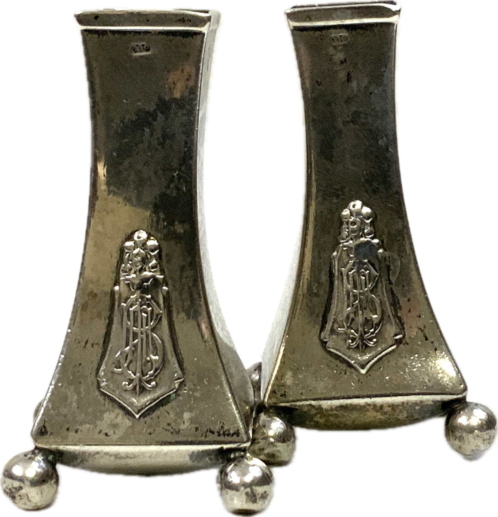 ANTIQUE 800 SILVER MONOGRAMMED INK PEN STANDS: ANTIQUE 800 SILVER MONOGRAMMED INK PEN STANDS . HALLMARKED . 2.5" TALL. TOTAL WEIGHT 115 GRM.