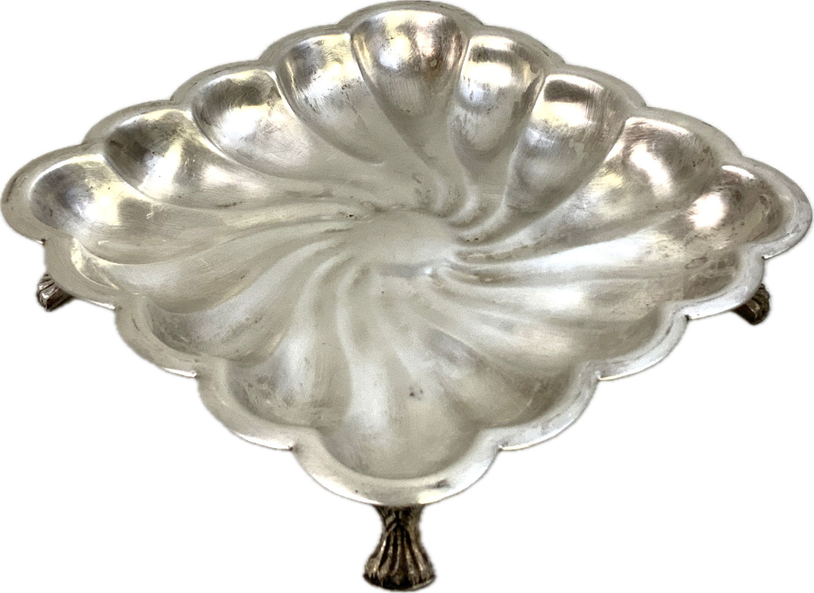 VINTAGE F.B.ROGERS SILVER PLATED SQUARE CLAW FOOT SHRINP SERVER DISH: VINTAGE F.B.ROGERS SILVER PLATED SQUARE CLAW FOOT SHRINP SERVER DISH.8" X 8" SIZE.